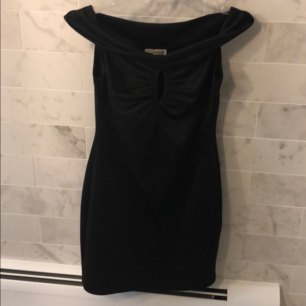 Off the shoulder black dress !